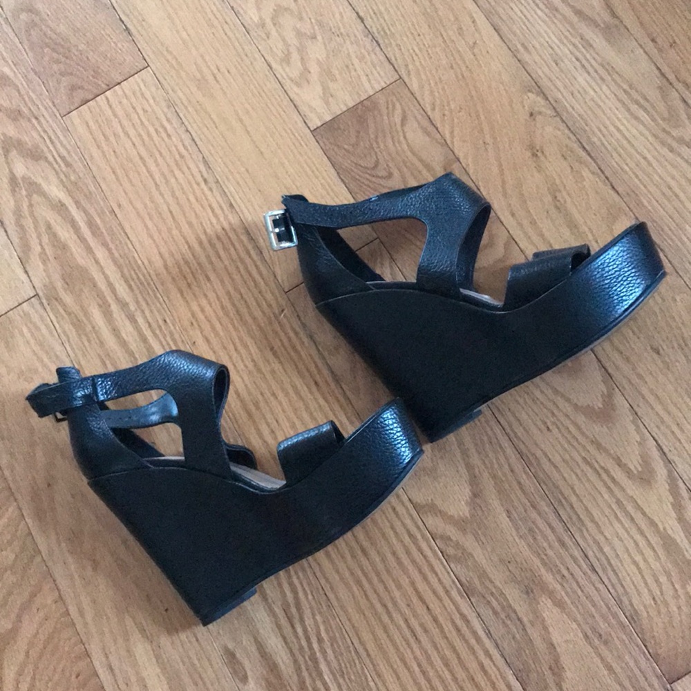 Black Wedges